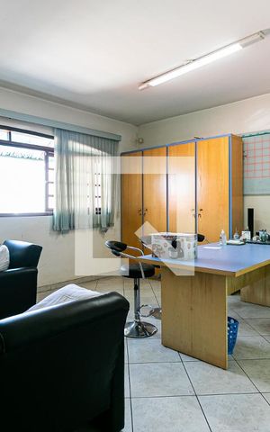 Casa à venda com 384m², 8 quartos e 4 vagas Casa à venda com 384m², 8 quartos e 4 vagasDormitório 6