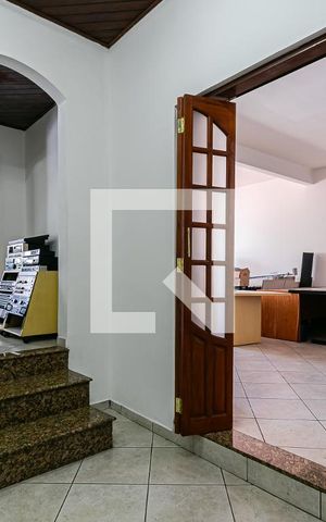 Casa à venda com 384m², 8 quartos e 4 vagas Casa à venda com 384m², 8 quartos e 4 vagasCorredor