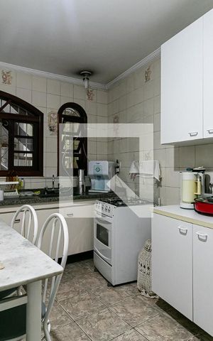 Casa à venda com 384m², 8 quartos e 4 vagas Casa à venda com 384m², 8 quartos e 4 vagasCozinha