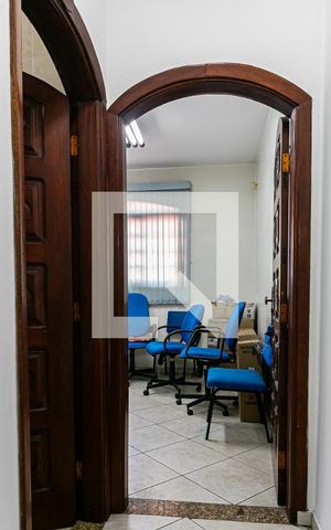 Casa à venda com 384m², 8 quartos e 4 vagas Casa à venda com 384m², 8 quartos e 4 vagasDormitório 8