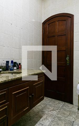 Casa à venda com 384m², 8 quartos e 4 vagas Casa à venda com 384m², 8 quartos e 4 vagasBanheiro 2