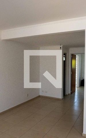 Casa à venda com 140m², 3 quartos e 2 vagas Casa à venda com 140m², 3 quartos e 2 vagasSala