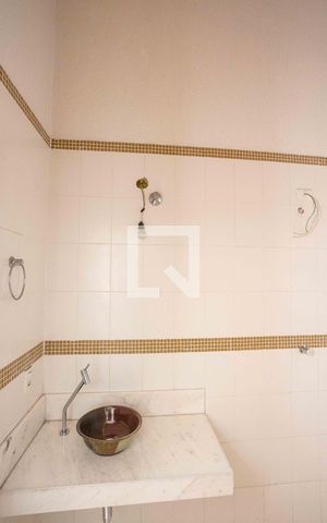Casa à venda com 140m², 3 quartos e 2 vagas Casa à venda com 140m², 3 quartos e 2 vagasBanheiro Social