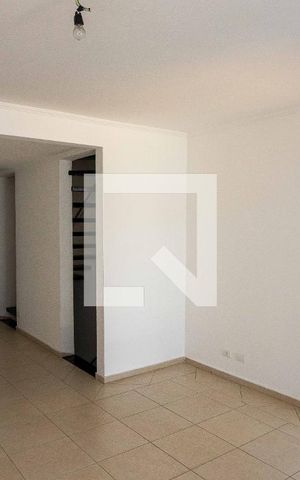 Casa à venda com 140m², 3 quartos e 2 vagas Casa à venda com 140m², 3 quartos e 2 vagasSala