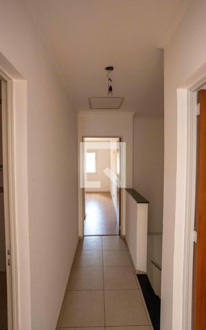 Casa à venda com 140m², 3 quartos e 2 vagas Casa à venda com 140m², 3 quartos e 2 vagasCorredor