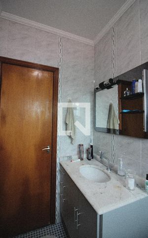 Casa à venda com 196m², 3 quartos e 4 vagasBanheiro Social