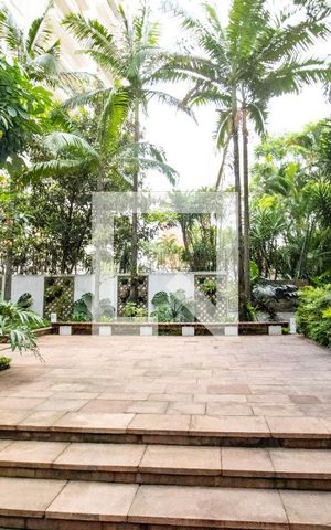 Apartamento à venda com 130m², 3 quartos e 3 vagas Apartamento à venda com 130m², 3 quartos e 3 vagasÁrea comum- Pátio