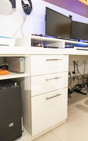 Apartamento à venda com 130m², 3 quartos e 3 vagas Apartamento à venda com 130m², 3 quartos e 3 vagasQuarto de serviço