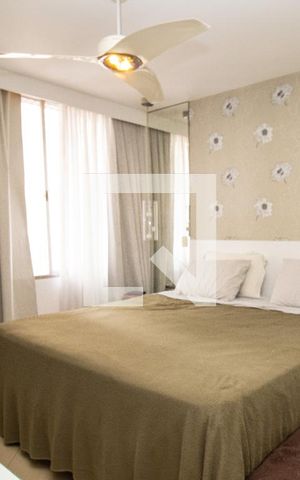 Apartamento à venda com 130m², 3 quartos e 3 vagas Apartamento à venda com 130m², 3 quartos e 3 vagasSuíte