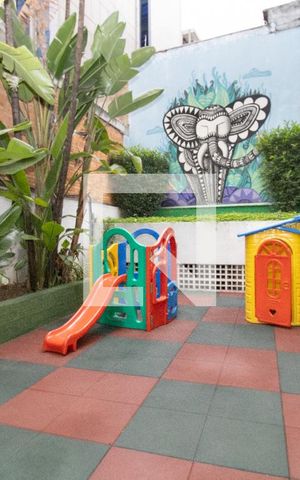 Apartamento à venda com 130m², 3 quartos e 3 vagas Apartamento à venda com 130m², 3 quartos e 3 vagasÁrea comum- Playground