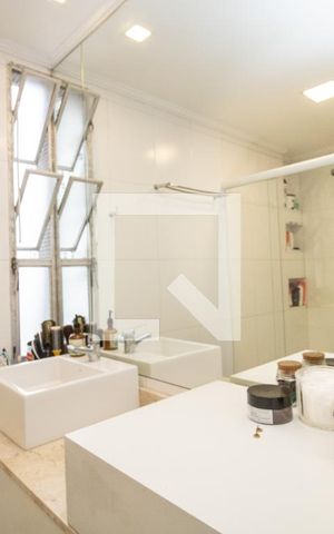 Apartamento à venda com 130m², 3 quartos e 3 vagas Apartamento à venda com 130m², 3 quartos e 3 vagasBanheiro 2