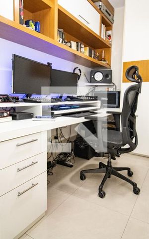 Apartamento à venda com 130m², 3 quartos e 3 vagas Apartamento à venda com 130m², 3 quartos e 3 vagasQuarto de serviço