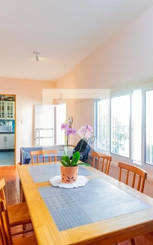 Casa à venda com 160m², 4 quartos e 2 vagas Casa à venda com 160m², 4 quartos e 2 vagasSala de Jantar