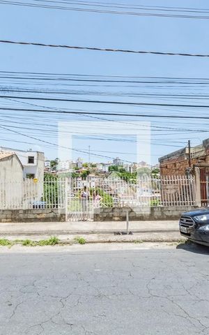 Casa à venda com 380m², 2 quartos e sem vaga Casa à venda com 380m², 2 quartos e sem vagaFachada