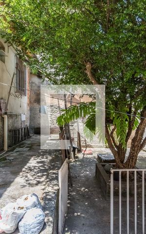Casa à venda com 380m², 2 quartos e sem vaga Casa à venda com 380m², 2 quartos e sem vagaQuintal - Casa 2