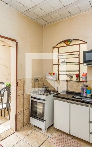 Casa à venda com 380m², 2 quartos e sem vaga Casa à venda com 380m², 2 quartos e sem vagaCozinha