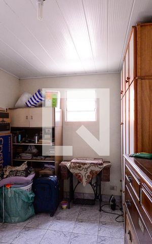 Casa à venda com 900m², 3 quartos e 5 vagas Casa à venda com 900m², 3 quartos e 5 vagasCasa Principal - Quarto de Serviço