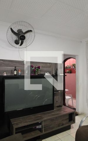Casa à venda com 140m², 2 quartos e 2 vagasSala