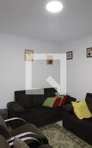 Casa à venda com 140m², 2 quartos e 2 vagasSala