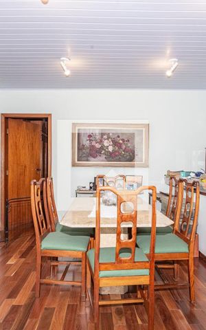 Casa à venda com 167m², 2 quartos e 2 vagas Casa à venda com 167m², 2 quartos e 2 vagasSala