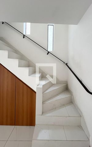 Casa para alugar com 230m², 3 quartos e 1 vagaEscada