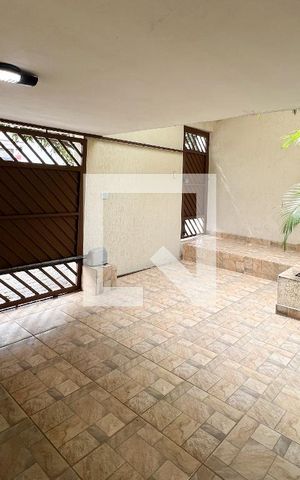 Casa para alugar com 230m², 3 quartos e 1 vagaGaragem