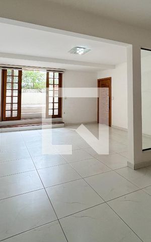 Casa para alugar com 230m², 3 quartos e 1 vagaSala