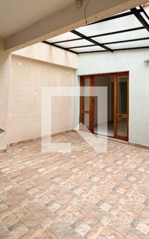 Casa para alugar com 230m², 3 quartos e 1 vagaÁrea de Serviço