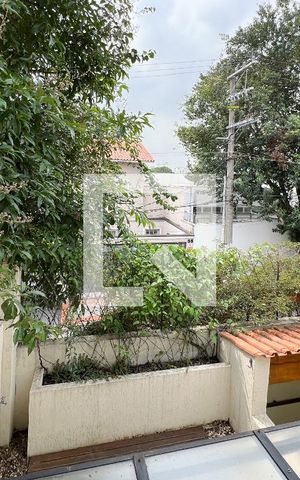 Casa para alugar com 230m², 3 quartos e 1 vagaVista