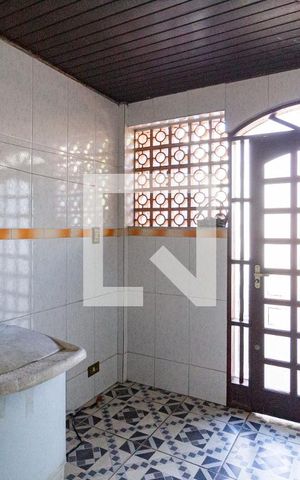 Casa à venda com 150000m², 4 quartos e 1 vagaÁrea de serviço