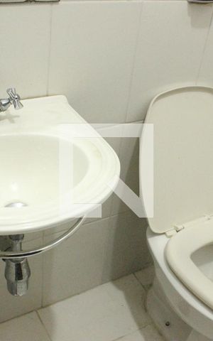 Casa para alugar com 400m², 5 quartos e 8 vagasBanheiro do Quarto 4