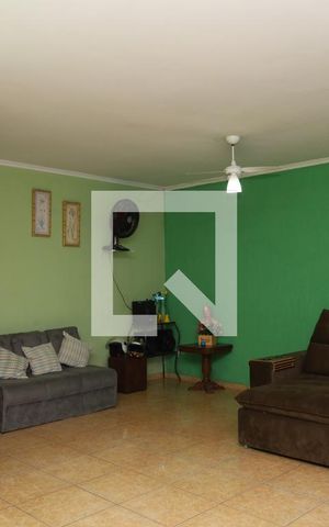 Casa à venda com 250m², 4 quartos e 4 vagasSala
