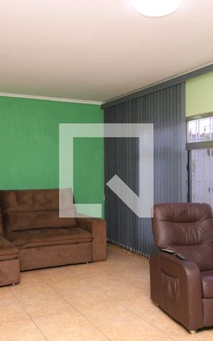 Casa à venda com 250m², 4 quartos e 4 vagasSala