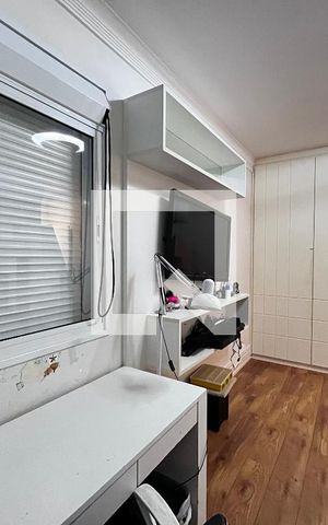 Casa à venda com 700m², 4 quartos e 5 vagas Casa à venda com 700m², 4 quartos e 5 vagasQuarto