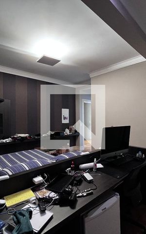 Casa à venda com 700m², 4 quartos e 5 vagas Casa à venda com 700m², 4 quartos e 5 vagasQuarto