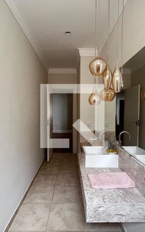 Casa à venda com 700m², 4 quartos e 5 vagas Casa à venda com 700m², 4 quartos e 5 vagasLavabo