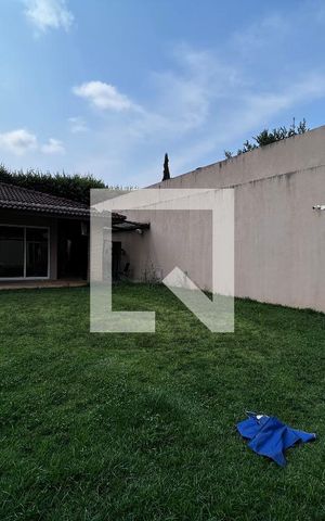 Casa à venda com 700m², 4 quartos e 5 vagas Casa à venda com 700m², 4 quartos e 5 vagasÁrea comum