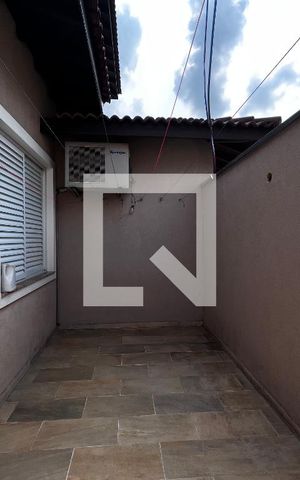 Casa à venda com 700m², 4 quartos e 5 vagas Casa à venda com 700m², 4 quartos e 5 vagasÁrea comum
