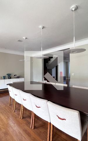 Casa à venda com 700m², 4 quartos e 5 vagas Casa à venda com 700m², 4 quartos e 5 vagasSala de Jantar