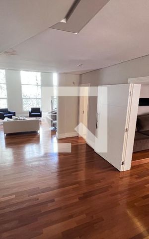 Casa à venda com 700m², 4 quartos e 5 vagas Casa à venda com 700m², 4 quartos e 5 vagasSala de Jantar