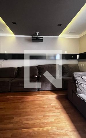 Casa à venda com 700m², 4 quartos e 5 vagas Casa à venda com 700m², 4 quartos e 5 vagasSala
