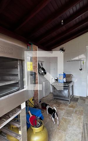 Casa à venda com 700m², 4 quartos e 5 vagas Casa à venda com 700m², 4 quartos e 5 vagasÁrea comum