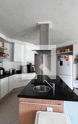 Casa à venda com 700m², 4 quartos e 5 vagas Casa à venda com 700m², 4 quartos e 5 vagasCozinha