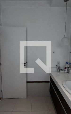 Casa à venda com 700m², 4 quartos e 5 vagas Casa à venda com 700m², 4 quartos e 5 vagasBanheiro
