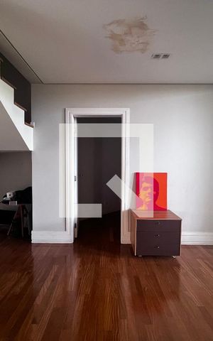 Casa à venda com 700m², 4 quartos e 5 vagas Casa à venda com 700m², 4 quartos e 5 vagasSala