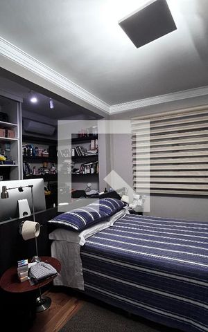 Casa à venda com 700m², 4 quartos e 5 vagas Casa à venda com 700m², 4 quartos e 5 vagasQuarto