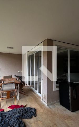 Casa à venda com 700m², 4 quartos e 5 vagas Casa à venda com 700m², 4 quartos e 5 vagasÁrea comum