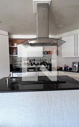 Casa à venda com 700m², 4 quartos e 5 vagas Casa à venda com 700m², 4 quartos e 5 vagasCozinha