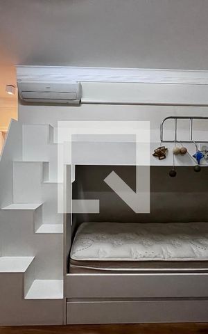 Casa à venda com 700m², 4 quartos e 5 vagas Casa à venda com 700m², 4 quartos e 5 vagasQuarto