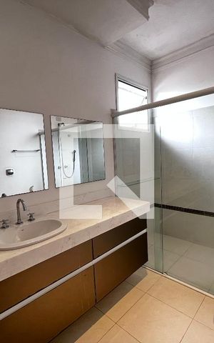 Casa à venda com 700m², 4 quartos e 5 vagas Casa à venda com 700m², 4 quartos e 5 vagasBanheiro